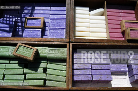 ( FRANCIA  )  PROVENCE-ALPES-COTE DAZUR ARLES : MERCATO DEL SABATO © 2003 Graziano Arici/Rosebud2 / GEO SAPONE