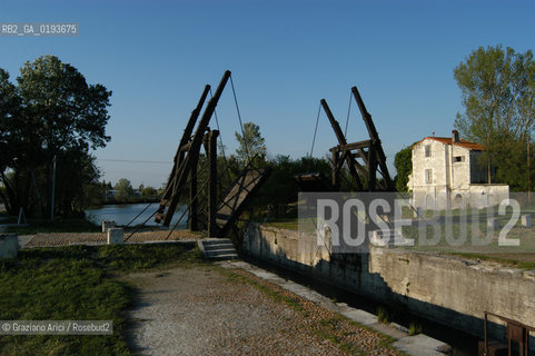 ( FRANCIA  )  PROVENCE-ALPES-COTE DAZUR ARLES : PONTE LEVATOIO DI VAN GOGH © 2003 Graziano Arici/Rosebud2 / GEO PITTURA ARTE