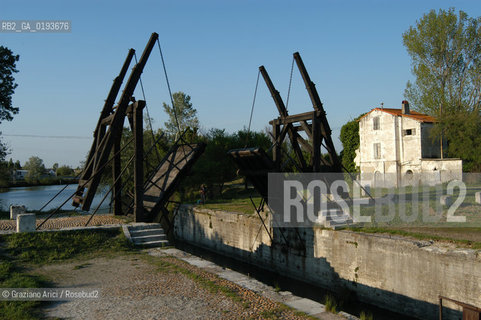 ( FRANCIA  )  PROVENCE-ALPES-COTE DAZUR ARLES : PONTE LEVATOIO DI VAN GOGH © 2003 Graziano Arici/Rosebud2 / GEO PITTURA ARTE