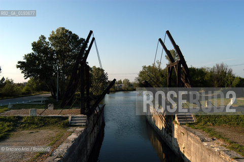 ( FRANCIA  )  PROVENCE-ALPES-COTE DAZUR ARLES : PONTE LEVATOIO DI VAN GOGH © 2003 Graziano Arici/Rosebud2 / GEO PITTURA ARTE