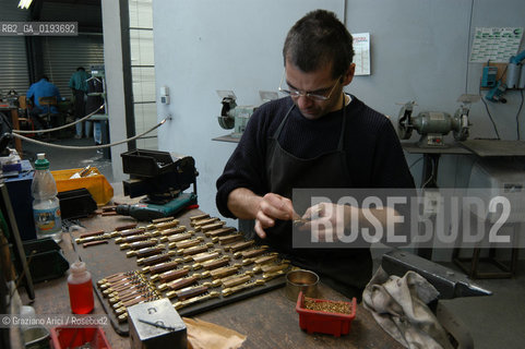 ( FRANCIA  )  MIDI-PYRENEES  ALTIPIANO DELLAUBRAC LAGUIOLE : COLTELLERIA FABBRICA DI COLTELLI  © 2003 Graziano Arici/Rosebud2 / GEO