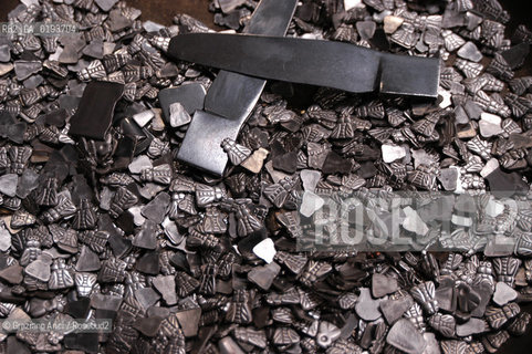 ( FRANCIA  )  MIDI-PYRENEES  ALTIPIANO DELLAUBRAC LAGUIOLE : COLTELLERIA FABBRICA DI COLTELLI  © 2003 Graziano Arici/Rosebud2 / GEO APE