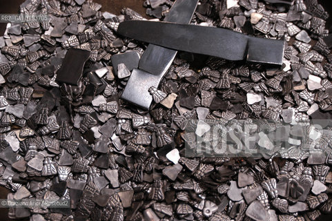 ( FRANCIA  )  MIDI-PYRENEES  ALTIPIANO DELLAUBRAC LAGUIOLE : COLTELLERIA FABBRICA DI COLTELLI  © 2003 Graziano Arici/Rosebud2 / GEO APE