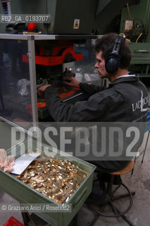 ( FRANCIA  )  MIDI-PYRENEES  ALTIPIANO DELLAUBRAC LAGUIOLE : COLTELLERIA FABBRICA DI COLTELLI  © 2003 Graziano Arici/Rosebud2 / GEO
