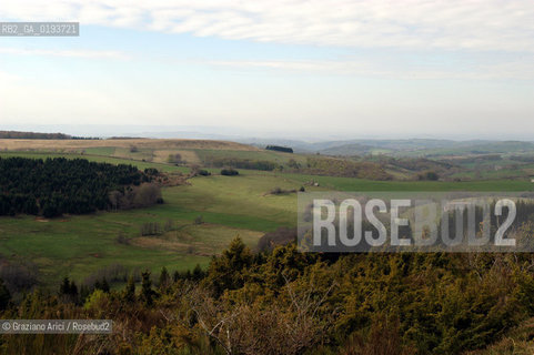 ( FRANCIA  )  MIDI-PYRENEES  ALTIPIANO DELLAUBRAC LAGUIOLE : RISTORANTE E ALBERGO DELLO CHEF MICHEL BRAS - ERBE AROMATICHE  © 2003 Graziano Arici/Rosebud2 / GEO / GASTRONOMIA / CUOCO