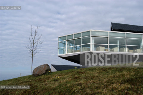 ( FRANCIA  )  MIDI-PYRENEES  ALTIPIANO DELLAUBRAC LAGUIOLE : RISTORANTE E ALBERGO DELLO CHEF MICHEL BRAS - IL SALONE PANORAMICO  © 2003 Graziano Arici/Rosebud2 / GEO / GASTRONOMIA / CUOCO