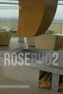 ( FRANCIA  )  MIDI-PYRENEES  ALTIPIANO DELLAUBRAC LAGUIOLE : RISTORANTE E ALBERGO DELLO CHEF MICHEL BRAS - IL SALONE PANORAMICO  © 2003 Graziano Arici/Rosebud2 / GEO / GASTRONOMIA / CUOCO CAMINO.