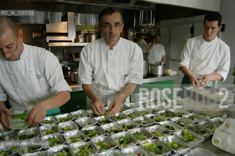 ( FRANCIA  )  MIDI-PYRENEES  ALTIPIANO DELLAUBRAC LAGUIOLE : RISTORANTE E ALBERGO DELLO CHEF MICHEL BRAS - LO CHEF MICHEL BRAS © 2003 Graziano Arici/Rosebud2 / GEO / GASTRONOMIA / CUOCO