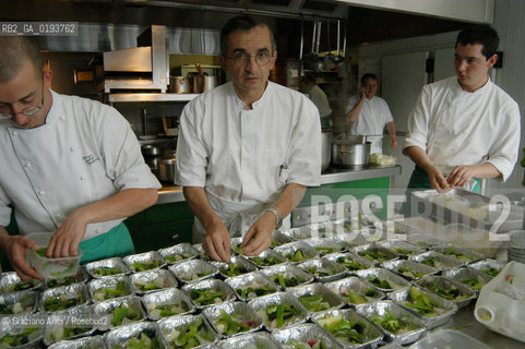 ( FRANCIA  )  MIDI-PYRENEES  ALTIPIANO DELLAUBRAC LAGUIOLE : RISTORANTE E ALBERGO DELLO CHEF MICHEL BRAS - LO CHEF MICHEL BRAS © 2003 Graziano Arici/Rosebud2 / GEO / GASTRONOMIA / CUOCO