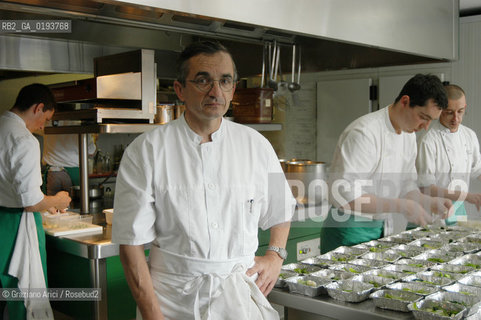 ( FRANCIA  )  MIDI-PYRENEES  ALTIPIANO DELLAUBRAC LAGUIOLE : RISTORANTE E ALBERGO DELLO CHEF MICHEL BRAS - LO CHEF MICHEL BRAS © 2003 Graziano Arici/Rosebud2 / GEO / GASTRONOMIA / CUOCO