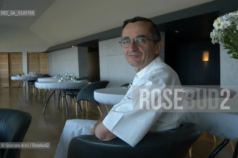 ( FRANCIA  )  MIDI-PYRENEES  ALTIPIANO DELLAUBRAC LAGUIOLE : RISTORANTE E ALBERGO DELLO CHEF MICHEL BRAS - LO CHEF MICHEL BRAS © 2003 Graziano Arici/Rosebud2 / GEO / GASTRONOMIA / CUOCO