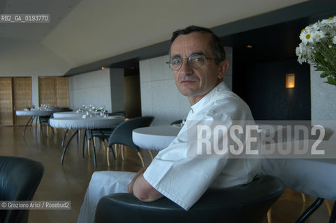 ( FRANCIA  )  MIDI-PYRENEES  ALTIPIANO DELLAUBRAC LAGUIOLE : RISTORANTE E ALBERGO DELLO CHEF MICHEL BRAS - LO CHEF MICHEL BRAS © 2003 Graziano Arici/Rosebud2 / GEO / GASTRONOMIA / CUOCO