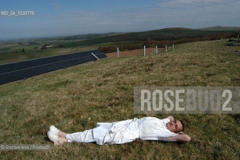 ( FRANCIA  )  MIDI-PYRENEES  ALTIPIANO DELLAUBRAC LAGUIOLE : RISTORANTE E ALBERGO DELLO CHEF MICHEL BRAS - LO CHEF MICHEL BRAS © 2003 Graziano Arici/Rosebud2 / GEO / GASTRONOMIA / CUOCO