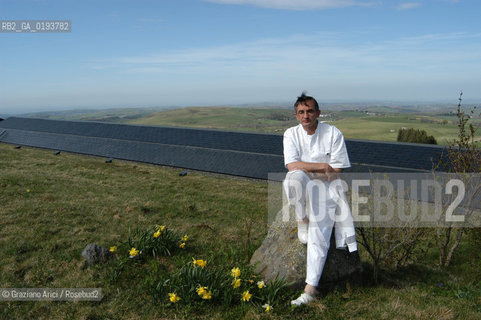 ( FRANCIA  )  MIDI-PYRENEES  ALTIPIANO DELLAUBRAC LAGUIOLE : RISTORANTE E ALBERGO DELLO CHEF MICHEL BRAS - LO CHEF MICHEL BRAS © 2003 Graziano Arici/Rosebud2 / GEO / GASTRONOMIA / CUOCO