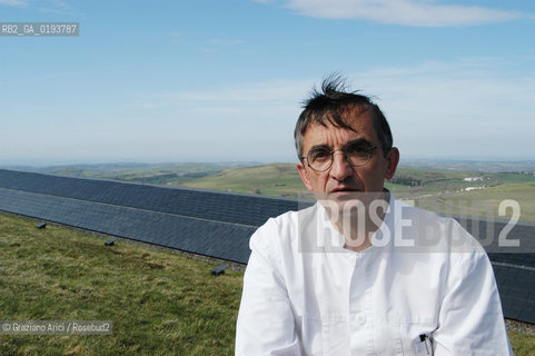 ( FRANCIA  )  MIDI-PYRENEES  ALTIPIANO DELLAUBRAC LAGUIOLE : RISTORANTE E ALBERGO DELLO CHEF MICHEL BRAS - LO CHEF MICHEL BRAS © 2003 Graziano Arici/Rosebud2 / GEO / GASTRONOMIA / CUOCO