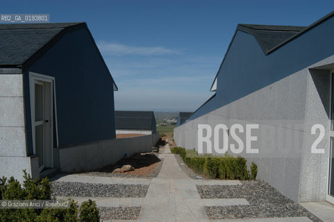 ( FRANCIA  )  MIDI-PYRENEES  ALTIPIANO DELLAUBRAC LAGUIOLE : RISTORANTE E ALBERGO DELLO CHEF MICHEL BRAS - LE CAMERE © 2003 Graziano Arici/Rosebud2 / GEO / GASTRONOMIA / CUOCO