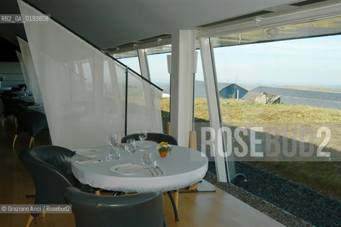 ( FRANCIA  )  MIDI-PYRENEES  ALTIPIANO DELLAUBRAC LAGUIOLE : RISTORANTE E ALBERGO DELLO CHEF MICHEL BRAS - IL RISTORANTE.S © 2003 Graziano Arici/Rosebud2 / GEO / GASTRONOMIA / CUOCO