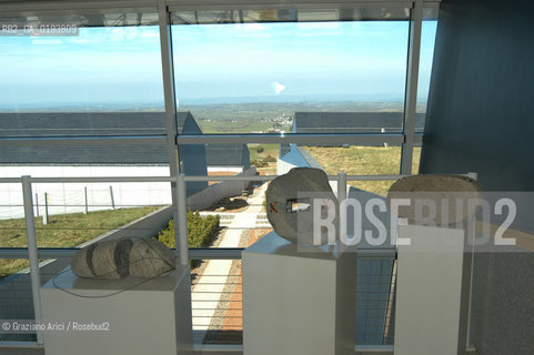 ( FRANCIA  )  MIDI-PYRENEES  ALTIPIANO DELLAUBRAC LAGUIOLE : RISTORANTE E ALBERGO DELLO CHEF MICHEL BRAS - IL RISTORANTE.S © 2003 Graziano Arici/Rosebud2 / GEO / GASTRONOMIA / CUOCO