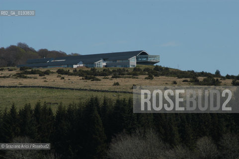 ( FRANCIA  )  MIDI-PYRENEES  ALTIPIANO DELLAUBRAC LAGUIOLE : RISTORANTE E ALBERGO DELLO CHEF MICHEL BRAS - © 2003 Graziano Arici/Rosebud2 / GEO / GASTRONOMIA / CUOCO