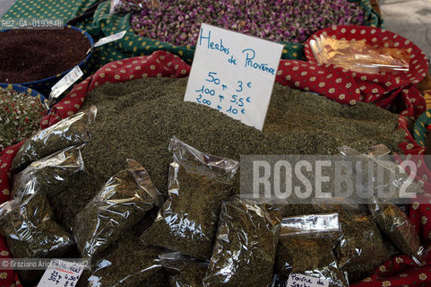 ( FRANCIA  )  PROVENCE-ALPES-COTE DAZUR ARLES : MERCATO DEL SABATO © 2003 Graziano Arici/Rosebud2 / GEO GASTRONOMIA SPEZIE
