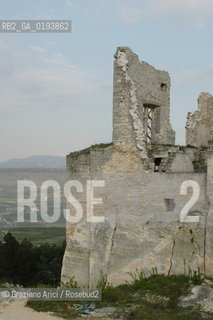 ( FRANCIA  )  PROVENCE-ALPES-COTE DAZUR LACOSTE :IL CASTELLO DEL MARCHESE DE SADE © 2003 Graziano Arici/Rosebud2 / GEO
