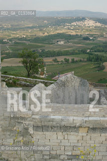 ( FRANCIA  )  PROVENCE-ALPES-COTE DAZUR LACOSTE :IL CASTELLO DEL MARCHESE DE SADE © 2003 Graziano Arici/Rosebud2 / GEO