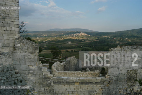 ( FRANCIA  )  PROVENCE-ALPES-COTE DAZUR LACOSTE :IL CASTELLO DEL MARCHESE DE SADE © 2003 Graziano Arici/Rosebud2 / GEO