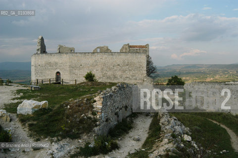 ( FRANCIA  )  PROVENCE-ALPES-COTE DAZUR LACOSTE :IL CASTELLO DEL MARCHESE DE SADE © 2003 Graziano Arici/Rosebud2 / GEO