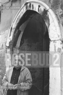 IL PITTORE GIUSEPPE SANTOMASO NEL SUO STUDIO A VENEZIA - 1982 - ©Graziano Arici/Rosebud2 / ARTE /