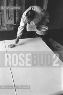 IL PITTORE GIUSEPPE SANTOMASO NEL SUO STUDIO A VENEZIA - 1982 - ©Graziano Arici/Rosebud2 / ARTE /