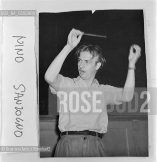 IL DIRETTORE DORCHESTRA NINO SANZOGNO - VENEZIA © 1983 ARCHIVIO Graziano Arici/Rosebud2 / MUSICA CLASSICA / ./ La cessione dei diritti si intende per quanto di nostra competenza; non comprende invece le eventuali spese relative a diritti che potranno essere richiesti dagli Enti cui appartengono le opere riprese. Tali costi, ove neccessari, e lÕespletamento di qualsivoglia pratica di richiesta permessi sono esclusivamente  a  carico del committente. .