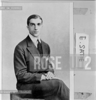 IL COMPOSITORE FRANCESE ERIK SATIE ( 1866 - 1925 ) © 1983 ARCHIVIO Graziano Arici/Rosebud2 / MUSICA CLASSICA /  ./ La cessione dei diritti si intende per quanto di nostra competenza; non comprende invece le eventuali spese relative a diritti che potranno essere richiesti dagli Enti cui appartengono le opere riprese. Tali costi, ove neccessari, e lÕespletamento di qualsivoglia pratica di richiesta permessi sono esclusivamente  a  carico del committente. .