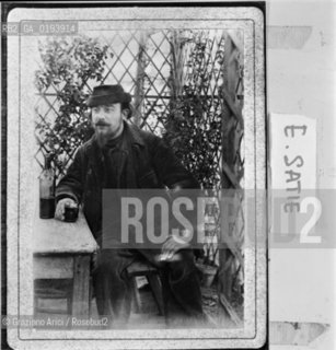IL COMPOSITORE ERIK SATIE © 1983 ARCHIVIO Graziano Arici/Rosebud2 / MUSICA CLASSICA / ./ La cessione dei diritti si intende per quanto di nostra competenza; non comprende invece le eventuali spese relative a diritti che potranno essere richiesti dagli Enti cui appartengono le opere riprese. Tali costi, ove neccessari, e lÕespletamento di qualsivoglia pratica di richiesta permessi sono esclusivamente  a  carico del committente. .