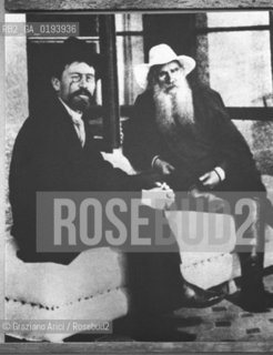 LO SCRITTORI RUSSI LEV NIKOLAEVIC TOLSTOJ ( 1828 - 1910 ) E MAKSIM GORKIJ ( 1868 - 1936 ) - © ARCHIVIO Graziano Arici/Rosebud2  / LETTERATURA / La cessione dei diritti si intende per quanto di nostra competenza; non comprende invece le eventuali spese relative a diritti che potranno essere richiesti dagli Enti cui appartengono le opere riprese. Tali costi, ove neccessari, e lÕespletamento di qualsivoglia pratica di richiesta permessi sono esclusivamente  a  carico del committente. .