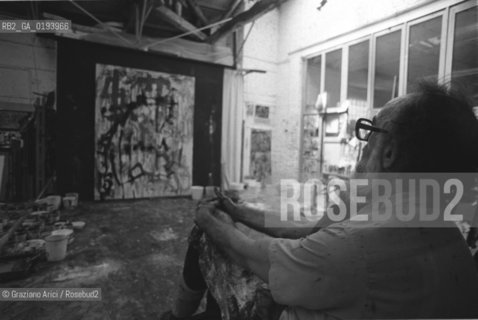IL PITTORE EMILIO VEDOVA NEL SUO STUDIO - VENEZIA - 1987 - ©Graziano Arici/Rosebud2 / ARTE