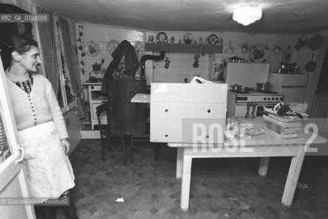 ACQUA ALTA IN UN APPARTAMENTO - VENEZIA - 1980 - ©Graziano Arici/Rosebud2 / ALTA MAREA