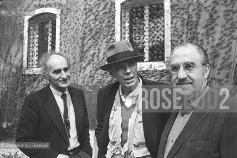 GLI ARTISTI EDUARDO CHILLIDA , JOSEPH BEUYS E GIUSEPPE SANTOMASO ALLA FONDAZIONE GUGGENHEIM - VENEZIA - 1986 - ©Graziano Arici/Rosebud2 / ARTE / SCULTORE / PITTORE