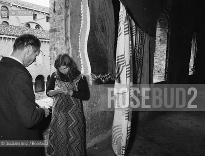 Caption: Localizzazione:.VENEZIA / GIUDECCA.Oggetto:.Soggetto:.CONVENTO DEI SS.COSMA E DAMIANO / CHIOSTRO / ABITAZIONI IMPROPRIE / CASERMONE / CONSEGNA DELLE CASE.Cronologia:.XVI SECOLO .Definizione Culturale:.   Autore:  .   Stile: .   Editori/Stampatori:.   Committenza:.Materia e Tecnica:.Collocazione:.Note:.A16 12a.Riproduzione Fotografica:.Copyright:.Graziano Arici/Rosebud2 Data:.1980.Costo:.A