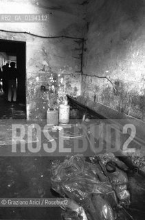 Caption: Localizzazione:.VENEZIA / GIUDECCA.Oggetto:.Soggetto:.CONVENTO DEI SS.COSMA E DAMIANO / CHIOSTRO / ABITAZIONI IMPROPRIE / CASERMONE.Cronologia:.XVI SECOLO .Definizione Culturale:.   Autore:  .   Stile: .   Editori/Stampatori:.   Committenza:.Materia e Tecnica:.Collocazione:.Note:.A19 35.Riproduzione Fotografica:.Copyright:.Graziano Arici/Rosebud2 Data:.1980.Costo:.A