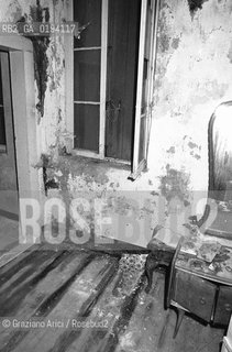 Caption: Localizzazione:.VENEZIA / GIUDECCA.Oggetto:.Soggetto:.CONVENTO DEI SS.COSMA E DAMIANO / CHIOSTRO / ABITAZIONI IMPROPRIE / CASERMONE.Cronologia:.XVI SECOLO .Definizione Culturale:.   Autore:  .   Stile: .   Editori/Stampatori:.   Committenza:.Materia e Tecnica:.Collocazione:.Note:.A16 35a.Riproduzione Fotografica:.Copyright:.Graziano Arici/Rosebud2 Data:.1980.Costo:.A