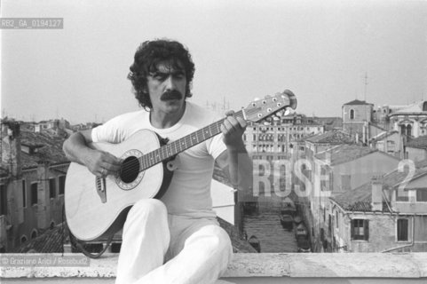 IL CANTAUTORE ALBERTO DAMICO - VENEZIA - 1982 - ©Graziano Arici/Rosebud2 / POLITICA / MUSICA POPOLARE / CHITARRA