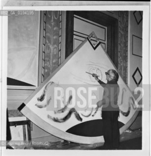 IL PITTORE VIRGILIO GUIDI © 1983 ARCHIVIO Graziano Arici/Rosebud2 / ARTE / SCENOGRAFIA / TEATRO LA FENICE./ La cessione dei diritti si intende per quanto di nostra competenza; non comprende invece le eventuali spese relative a diritti che potranno essere richiesti dagli Enti cui appartengono le opere riprese. Tali costi, ove neccessari, e lÕespletamento di qualsivoglia pratica di richiesta permessi sono esclusivamente  a  carico del committente. .