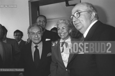 I POLITICI GIOVANNI SPADOLINI PRESIDENTE DEL CONSIGLIO E MARIA PIA FANFANI CON IL PITTORE RENATO GUTTUSO - VENEZIA - 1982 - ©Graziano Arici/Rosebud2 / ARTE / POLITICA / PALAZZO GRASSI