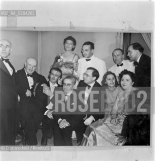 DA SIN: GHEDINI, PAUL HINDEMITH , N.SANZOGNO, RODOLFO PALLUCCHINI, BALLO, SIG.RA SANZOGNO, SIG.RA BALLO. IN PIEDI: SIG.RA MECENATE, MARIO LABROCA © 1983 ARCHIVIO Graziano Arici/Rosebud2 / MUSICA CLASSICA / COMPOSITORE / TEATRO LA FENICE / CRITICO DARTE./ La cessione dei diritti si intende per quanto di nostra competenza; non comprende invece le eventuali spese relative a diritti che potranno essere richiesti dagli Enti cui appartengono le opere riprese. Tali costi, ove neccessari, e lÕespletamento di qualsivoglia pratica di richiesta permessi sono esclusivamente  a  carico del committente. .