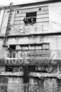 Caption: Localizzazione:.VENEZIA / PORTO MARGHERA.Oggetto:.Soggetto:.ZONA INDUSTRIALE .Cronologia: ..Definizione Culturale:.   Autore:..   Stile:.   Editori/Stampatori:.   Committenza:.Materia e Tecnica:..Collocazione:.Note:.PORTO MARGHERA.Riproduzione Fotografica:.Copyright:.Graziano Arici/Rosebud2 Data:.1978.Costo:.A