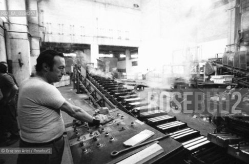 Caption: Localizzazione:.VENEZIA / PORTO MARGHERA.Oggetto:.Soggetto:.ZONA INDUSTRIALE .Cronologia: ..Definizione Culturale:.   Autore:..   Stile:.   Editori/Stampatori:.   Committenza:.Materia e Tecnica:..Collocazione:.Note:.PORTO MARGHERA.Riproduzione Fotografica:.Copyright:.Graziano Arici/Rosebud2 Data:.1978.Costo:.A