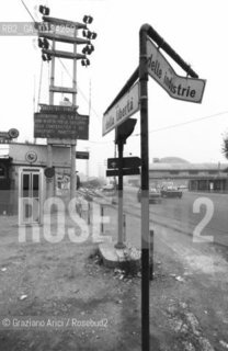 Caption: Localizzazione:.VENEZIA / PORTO MARGHERA.Oggetto:.Soggetto:.ZONA INDUSTRIALE .Cronologia: ..Definizione Culturale:.   Autore:..   Stile:.   Editori/Stampatori:.   Committenza:.Materia e Tecnica:..Collocazione:.Note:.PORTO MARGHERA.Riproduzione Fotografica:.Copyright:.Graziano Arici/Rosebud2 Data:.1978.Costo:.A