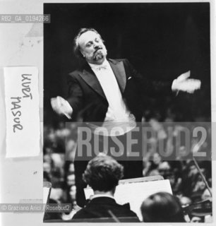 IL DIRETTORE DORCHESTRA KURT MASUR - VENEZIA © 1983 ARCHIVIO Graziano Arici/Rosebud2 / MUSICA CLASSICA / ./ La cessione dei diritti si intende per quanto di nostra competenza; non comprende invece le eventuali spese relative a diritti che potranno essere richiesti dagli Enti cui appartengono le opere riprese. Tali costi, ove neccessari, e lÕespletamento di qualsivoglia pratica di richiesta permessi sono esclusivamente  a  carico del committente. .