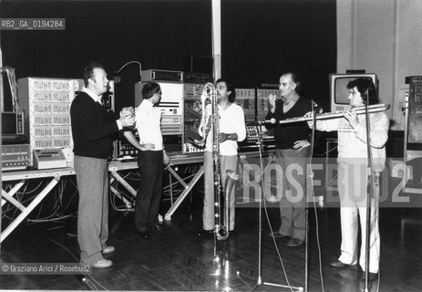 MUSICA CLASSICA ELETTRONICA COMPOSITORE CONTEMPORANEO/ LUIGI NONO AL EXPERIMENTAL STUDIO H.STROBAL SWF FREIBURG, HANS PETER HALLER, RUDI STRAUSS, CIRO SCARPONI, ROBERTO FABBRICIANI / ANNI 70 / ARCHIVIO Graziano Arici/Rosebud2 / La cessione dei diritti si intende per quanto di nostra competenza; non comprende invece le eventuali spese relative a diritti che potranno essere richiesti dalla FONDAZIONE LUIGI NONO cui appartengono le opere riprese. Tali costi, ove neccessari, e lÕespletamento di qualsivoglia pratica di richiesta permessi sono esclusivamente  a  carico del committente. .