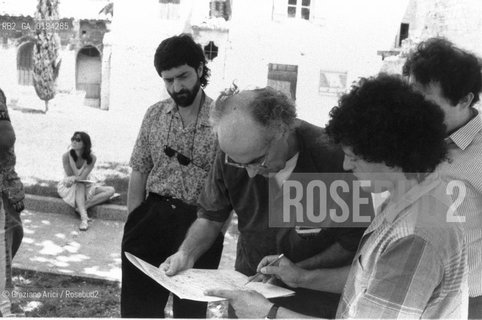 MUSICA CLASSICA ELETTRONICA COMPOSITORE CONTEMPORANEO/ LUIGI NONO AD AVIGNONE CON CLAUDIO AMBROSINI E IRVINE ARDITTI  / 1989 / ARCHIVIO Graziano Arici/Rosebud2 / La cessione dei diritti si intende per quanto di nostra competenza; non comprende invece le eventuali spese relative a diritti che potranno essere richiesti dalla FONDAZIONE LUIGI NONO cui appartengono le opere riprese. Tali costi, ove neccessari, e lÕespletamento di qualsivoglia pratica di richiesta permessi sono esclusivamente  a  carico del committente. .